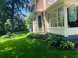 John Henry Bed & Breakfast