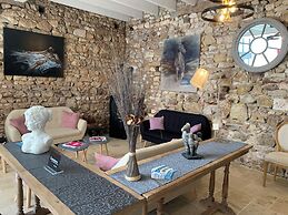 Manoir De Pierre Levée, The Originals Collection