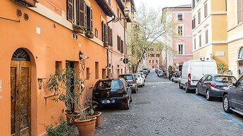 Rental In Rome Trastevere White Apartment
