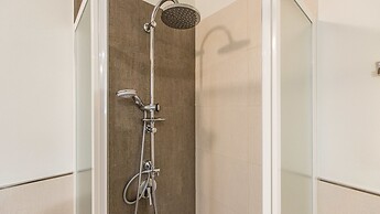 Rental In Rome Trastevere White Apartment