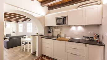 Rental In Rome Trastevere White Apartment