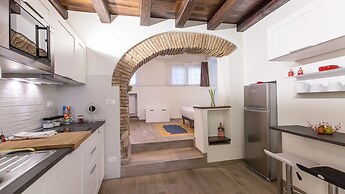 Rental In Rome Trastevere White Apartment