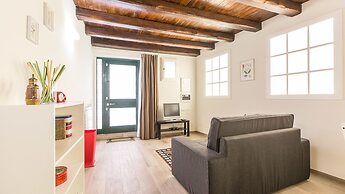 Rental In Rome Trastevere White Apartment