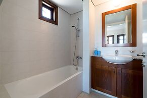 Charming 2 bedroom apartment 'DC11' - with communal pool and resort fa