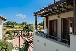 Charming 2 bedroom apartment 'DC11' - with communal pool and resort fa