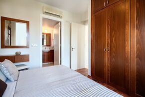 Charming 2 bedroom apartment 'DC11' - with communal pool and resort fa