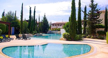 Charming 2 bedroom apartment 'DC11' - with communal pool and resort fa