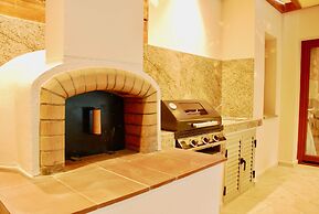 3 bedroom Villa Pera 12 with 10x5m private pool, within walking distan