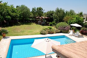 3 bedroom Villa Pera 12 with 10x5m private pool, within walking distan