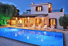 3 bedroom Villa Pera 12 with 10x5m private pool, within walking distan