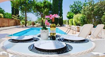 Beautiful 2 Bedroom Villa Proteus HG29 with private pool and pretty go