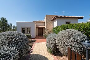 3 bedroom villa Dionysos 373 with private pool and pretty garden, Peac