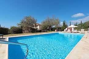 3 bedroom villa Dionysos 373 with private pool and pretty garden, Peac