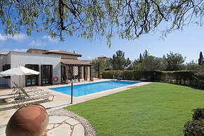 3 bedroom villa Dionysos 373 with private pool and pretty garden, Peac