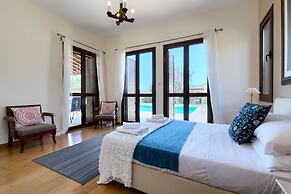 3 bedroom villa Dionysos 373 with private pool and pretty garden, Peac