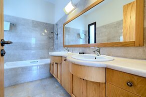 3 bedroom villa Dionysos 373 with private pool and pretty garden, Peac