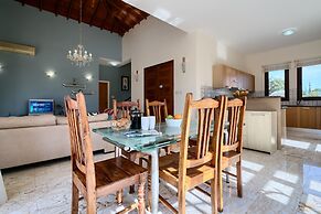 3 bedroom villa Dionysos 373 with private pool and pretty garden, Peac