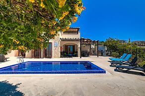 Stunning 3 bedroom villa 'BZ01' with private pool, stunning views, com