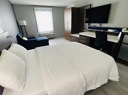 Luxor Inn & Suites, a Travelodge by Wyndham