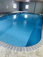 Luxor Inn & Suites, a Travelodge by Wyndham