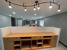 Luxor Inn & Suites, a Travelodge by Wyndham