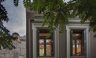 Tripodon Plaka in the shade of Acropolis by GHH