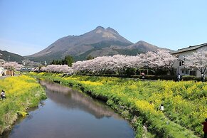 Yufuin Sanso Waremokou