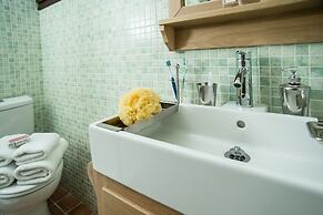 Amboula Beach Apartments