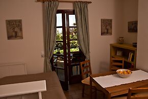 Amboula Beach Apartments