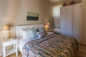 Amboula Beach Apartments