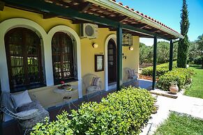 Amboula Beach Apartments