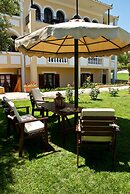 Amboula Beach Apartments