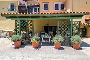 Amboula Beach Apartments