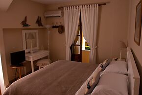 Amboula Beach Apartments