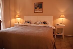 Amboula Beach Apartments