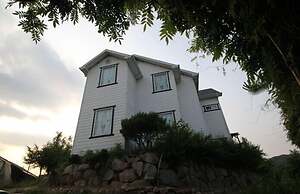 White House on the Hill HayanZip