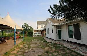 White House on the Hill HayanZip