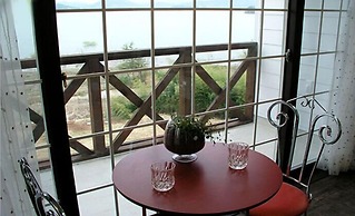 White House on the Hill HayanZip