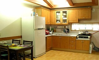 White House on the Hill HayanZip