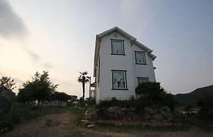 White House on the Hill HayanZip