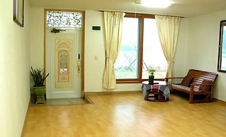 White House on the Hill HayanZip