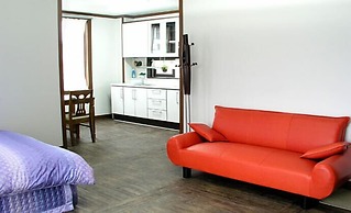 White House on the Hill HayanZip