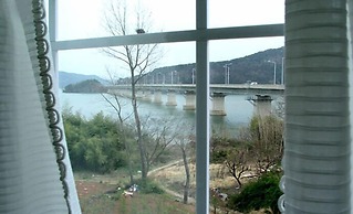 White House on the Hill HayanZip