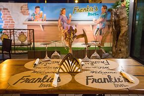 Frankie's Inn