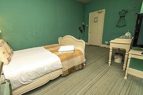 OYO Cornerstone Manor Hotel