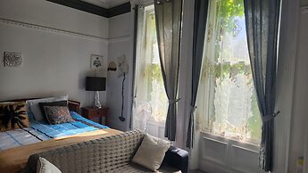 OYO Cornerstone Manor Hotel