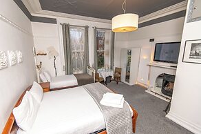 OYO Cornerstone Manor Hotel