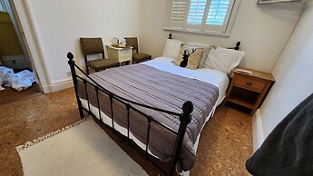 OYO Cornerstone Manor Hotel