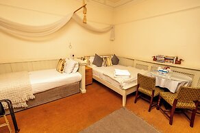 OYO Cornerstone Manor Hotel