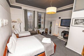 OYO Cornerstone Manor Hotel